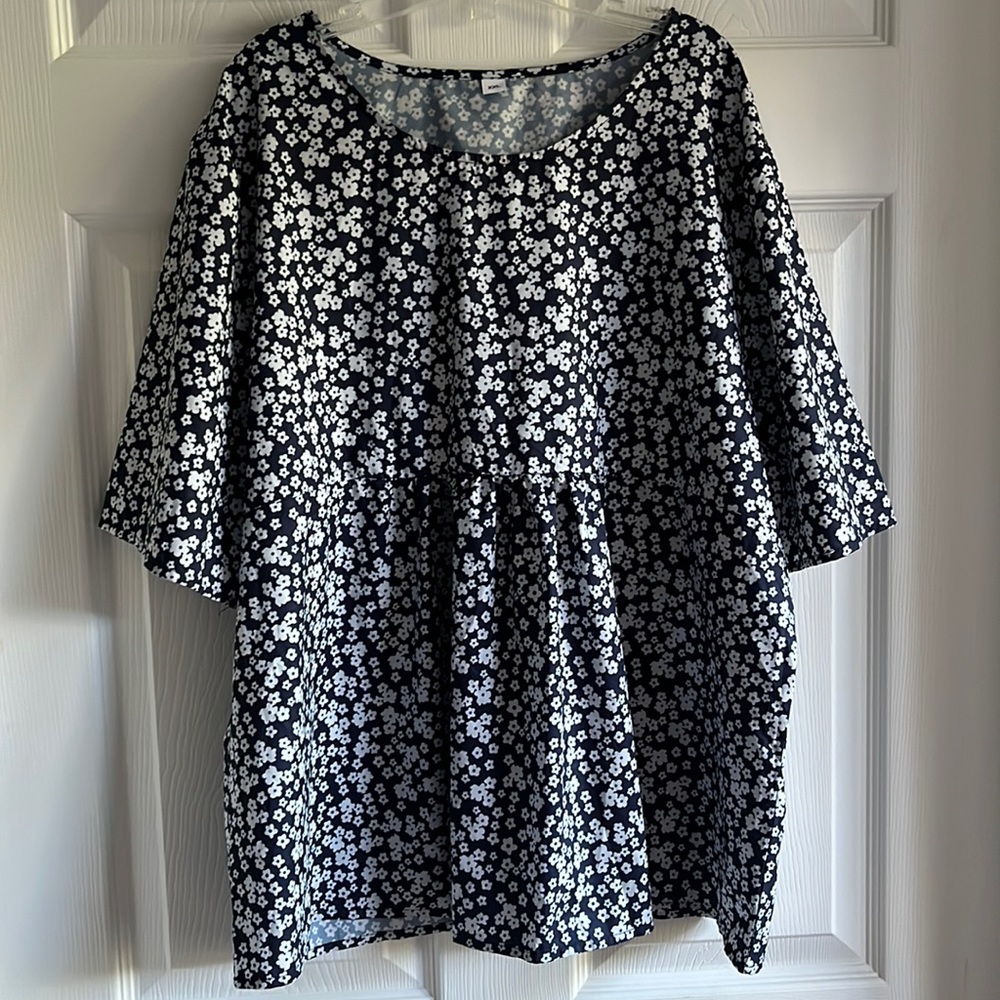 NWOT-Silky Material, Size XXL, Fits like XL. Babydoll fit. Blue w/ white flowers